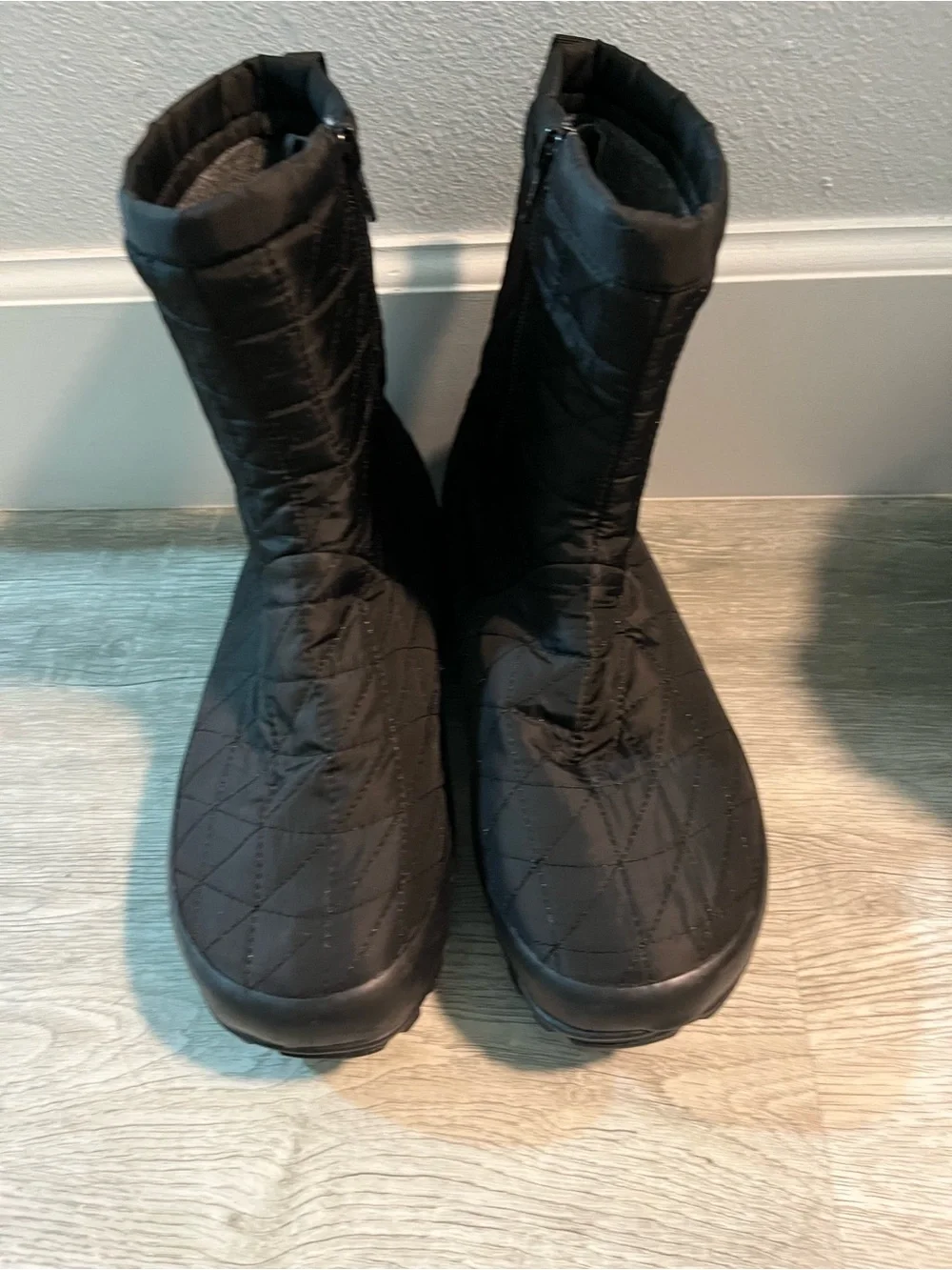 Bogs Women's Snowday II Mid Work Boots  Size 9
